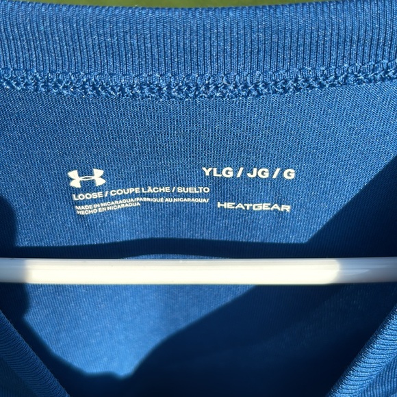 Under armor, heat gear, long sleeve youth, large only worn once - Picture 2 of 2